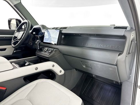 Used 2025 Land Rover Defender 110 X-Dynamic SE image 13