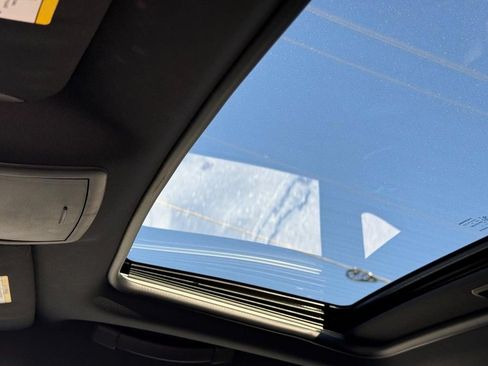 Used 2010 Dodge Challenger R/T RWD image 15