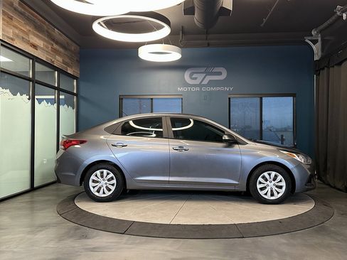 Used 2020 Hyundai Accent SE image 2