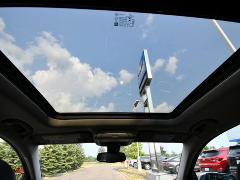 Used 2020 Chevrolet Equinox Premier AWD/4WD image 19