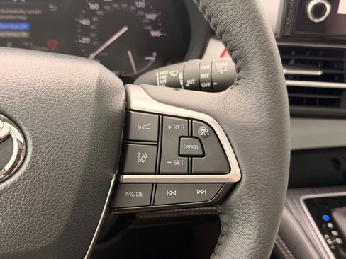 New 2026 Toyota Sienna XLE FWD image 25