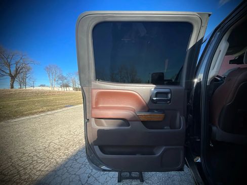 Used 2015 Chevrolet Silverado 2500 High Country w/ Duramax Plus Package AWD/4WD image 23