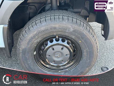 Used 2024 Mercedes-Benz Sprinter 2500 image 41