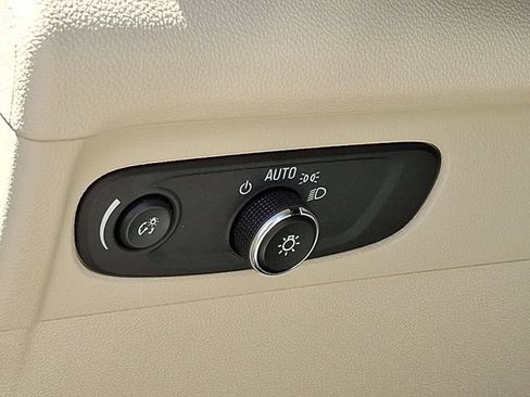 Certified 2022 Buick Envision Preferred FWD image 32