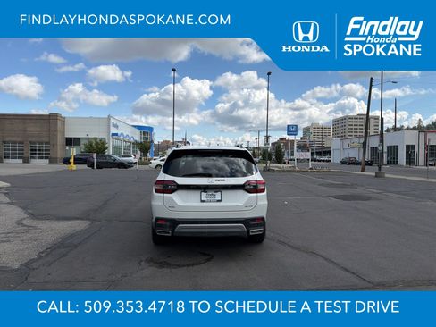 Used 2025 Honda Pilot Elite image 4