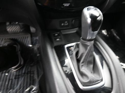 Used 2019 Nissan Rogue SV w/ Premium Package AWD/4WD image 14