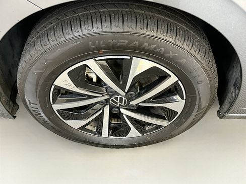 Used 2024 Volkswagen Jetta S image 11