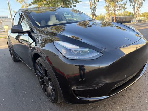 Used 2022 Tesla Model Y Performance AWD/4WD image 7