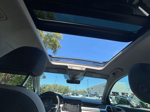 Certified 2025 Volkswagen Taos SE image 20