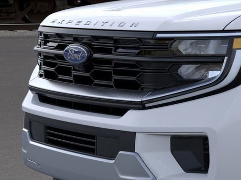 New 2026 Ford Expedition Platinum image 17