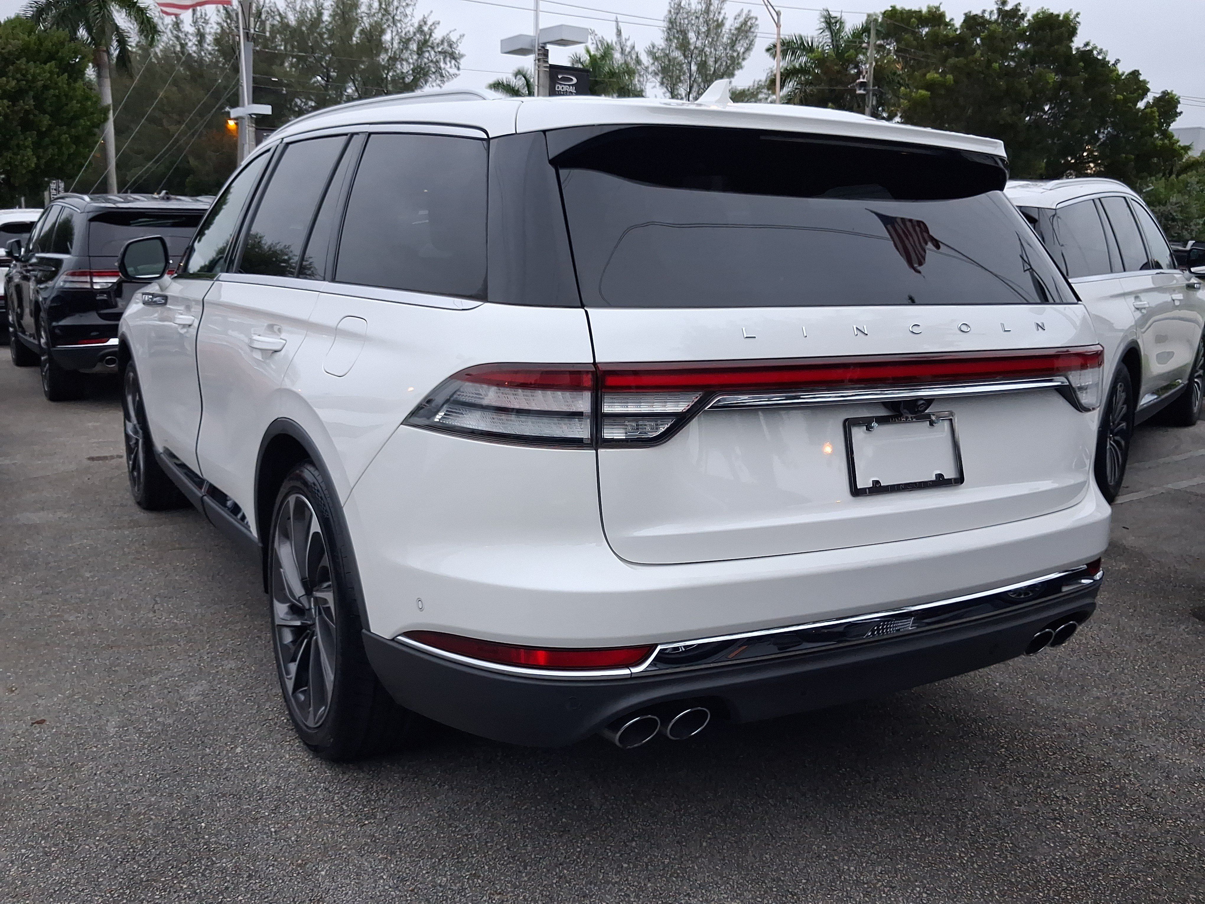 Used 2020 Lincoln Aviator Reserve w/ Equipment Group 201A RWD image 3