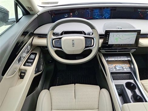 Certified 2025 Lincoln Nautilus Reserve AWD/4WD image 11