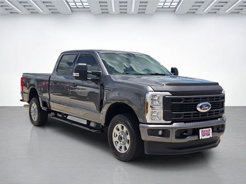 Used 2024 Ford F250 XLT w/ FX4 Off-Road Package AWD/4WD image 3