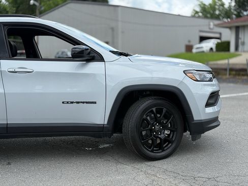 Used 2026 Jeep Compass Latitude AWD/4WD image 10