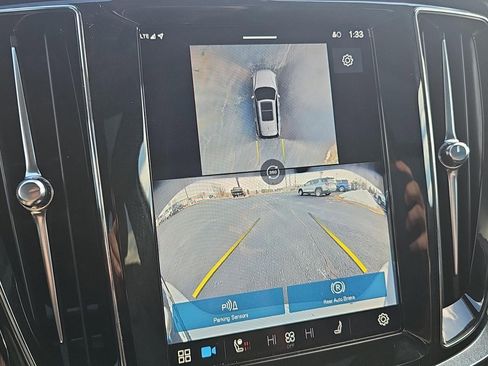 Used 2025 Volvo V60 B5 Cross Country Plus image 36