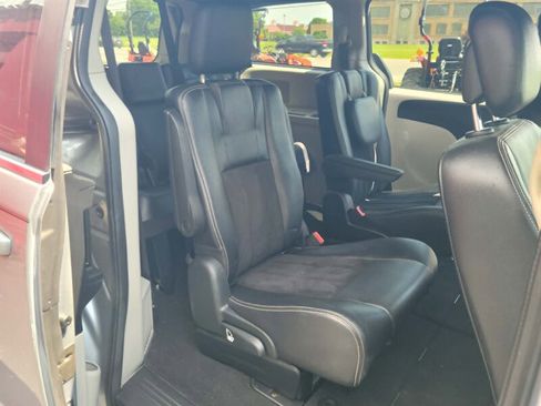 Used 2018 Dodge Grand Caravan SXT FWD image 10