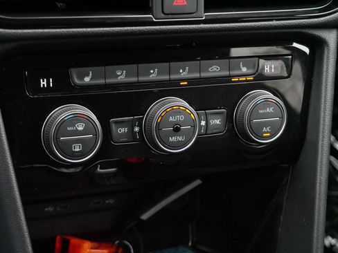 Used 2024 Volkswagen Taos SE image 23