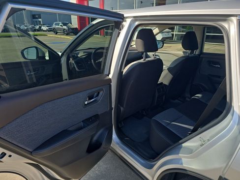 Used 2023 Nissan Rogue SV FWD image 15