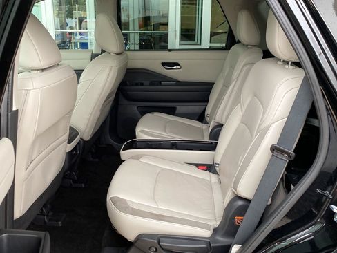 Certified 2023 Nissan Pathfinder SL w/ SL Premium Package AWD/4WD image 20