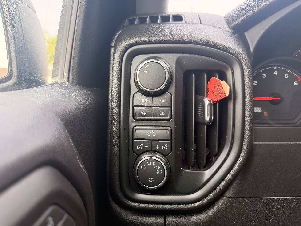 Used 2019 Chevrolet Silverado 1500 Custom Trail Boss w/ Custom Convenience Package AWD/4WD image 14