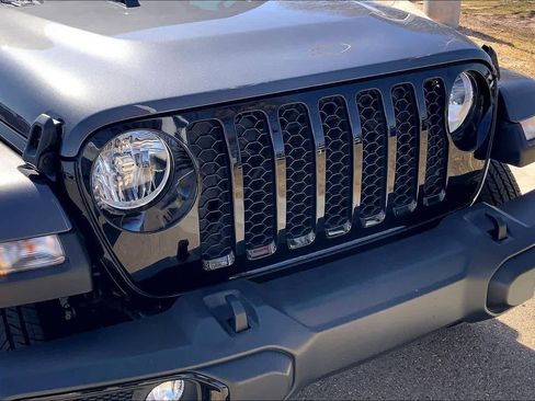 Used 2021 Jeep Gladiator Sport image 30