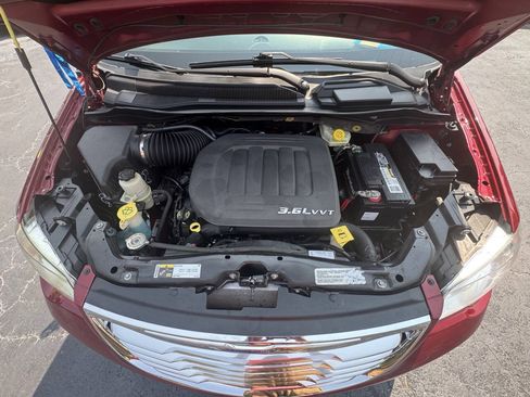 Used 2014 Chrysler Town & Country Touring w/ Driver Convenience Group FWD image 33