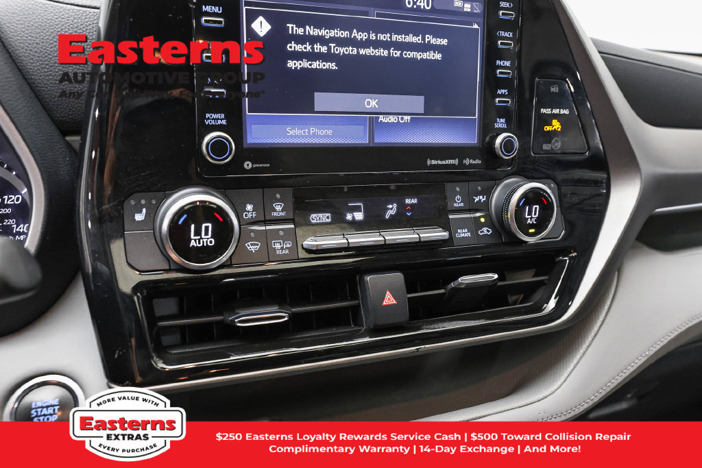 Used 2021 Toyota Highlander XLE FWD image 22