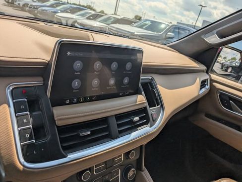 Used 2021 Chevrolet Tahoe Premier w/ Premium Package AWD/4WD image 22