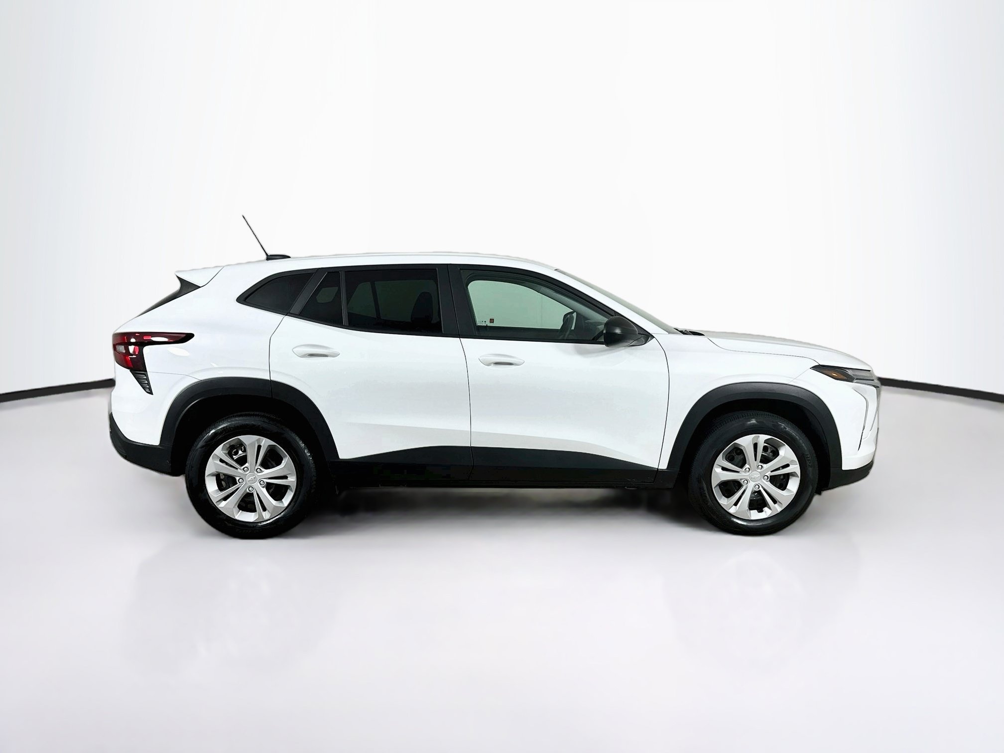 Used 2025 Chevrolet Trax LS FWD image 10