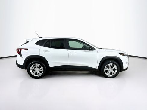 Used 2025 Chevrolet Trax LS FWD image 10