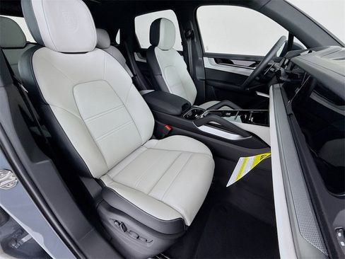 New 2026 Porsche Cayenne image 30