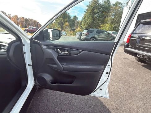 Used 2017 Nissan Rogue SL w/ SL Premium Package image 38