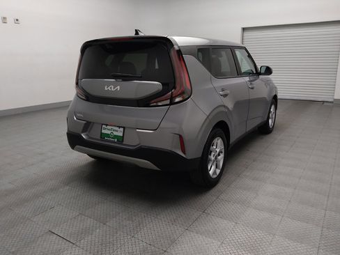 Used 2025 Kia Soul LX w/ LX Technology Package image 9