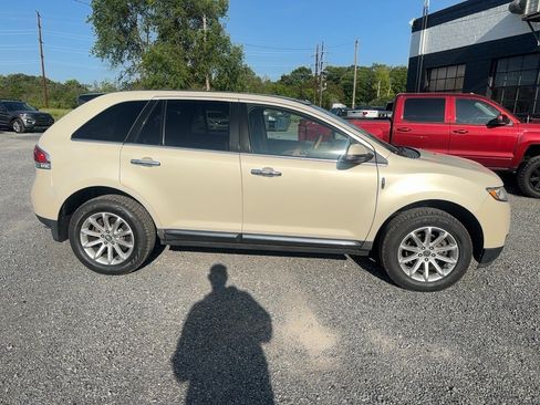 Used 2015 Lincoln MKX AWD w/ Equipment Group 101A image 5