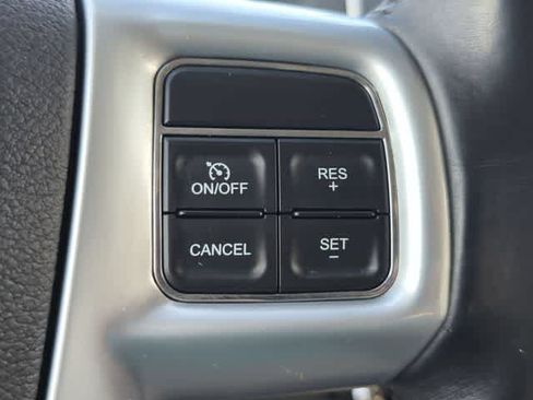Used 2014 Chrysler Town & Country Touring FWD image 25