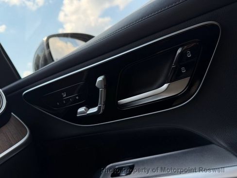 Used 2023 Mercedes-Benz GLC 300 4MATIC image 15