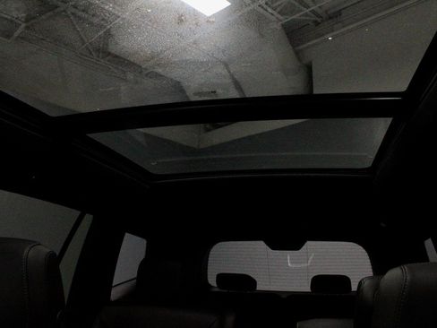 Used 2025 Cadillac XT6 Premium Luxury image 35