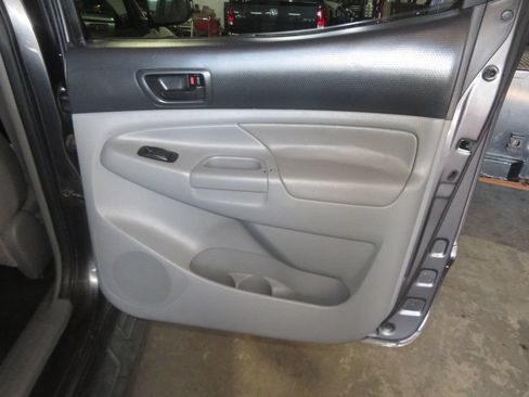 Used 2012 Toyota Tacoma 4x4 Double Cab image 28