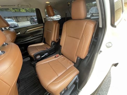 Used 2019 Toyota Highlander Limited FWD image 38