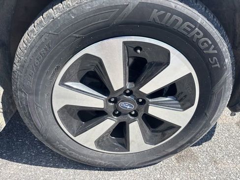 Used 2017 Subaru Forester 2.5i Premium AWD/4WD image 16