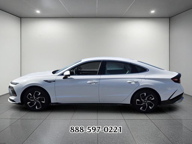 Used 2024 Hyundai Sonata SEL FWD image 2