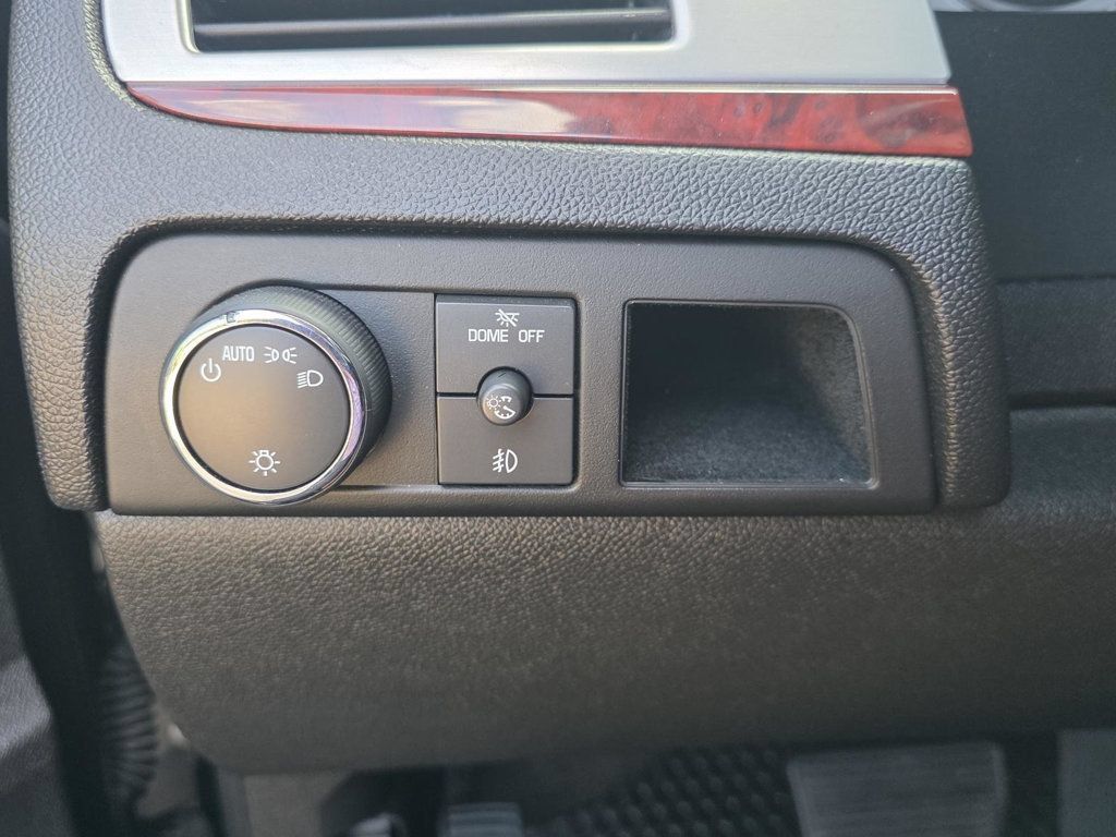 Used 2014 Cadillac Escalade Luxury RWD image 23