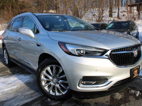 Used 2018 Buick Enclave Premium w/ Experience Buick Package image 4