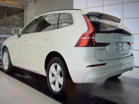 Used 2022 Volvo XC60 B5 Momentum AWD/4WD image 3