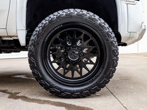 Used 2024 GMC Sierra 2500 Denali AWD/4WD image 12