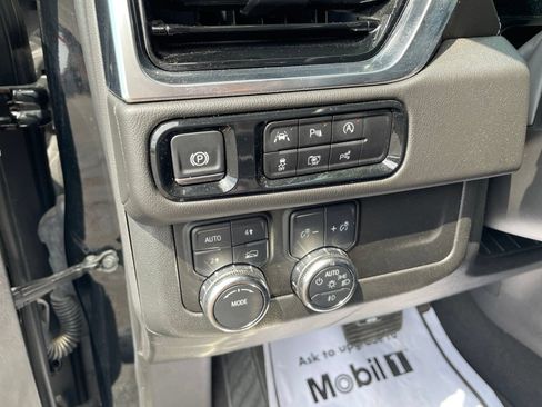 Used 2025 GMC Yukon XL Denali AWD/4WD image 26