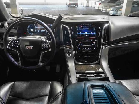 Used 2018 Cadillac Escalade ESV Platinum AWD/4WD image 12
