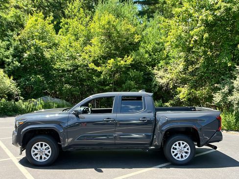 Used 2025 Toyota Tacoma SR5 AWD/4WD image 2