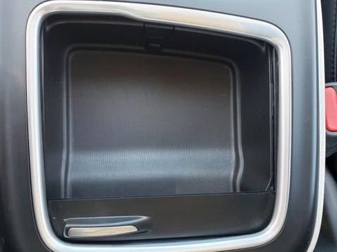 Used 2024 Chrysler Pacifica Touring-L FWD image 30