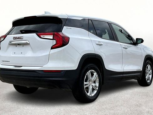 Used 2024 GMC Terrain SLE image 2